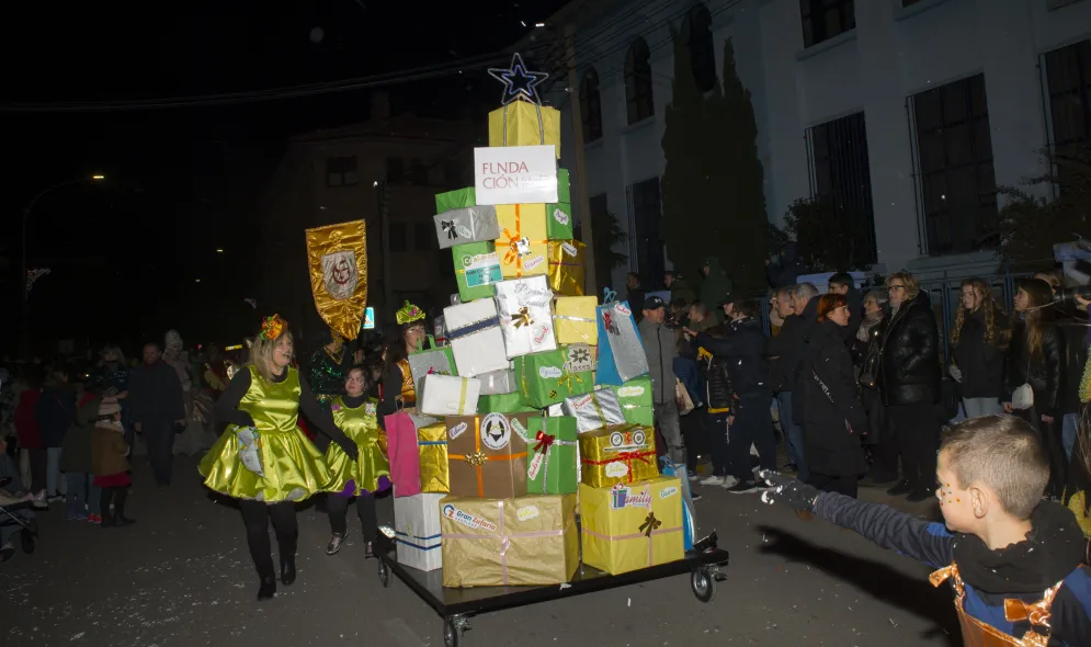 Donamos los caramelos para la cabalgata de los Reyes Magos de Zuera Donamos los caramelos para la cabalgata de los Reyes Magos de Zuera