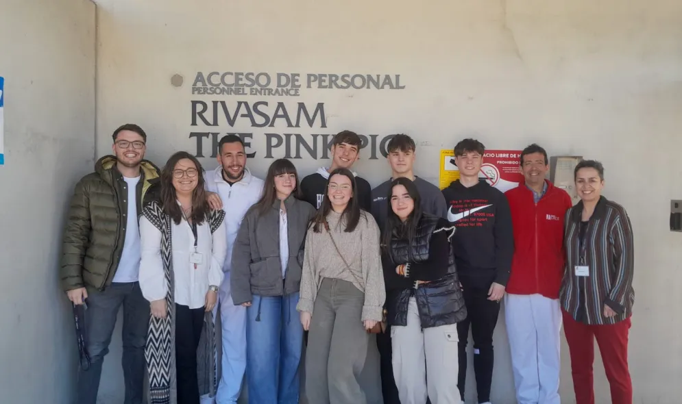 Nos visitan alumnos de 2º Bto. del Colegio San Gabriel de Zuera Nos visitan alumnos de 2º Bto. del Colegio San Gabriel de Zuera